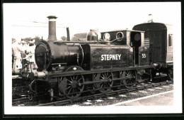 Fotografie Britische Eisenbahn, Personenzug Mit Dampflok, Lokomotive Stepney Nr. 55  - Trenes