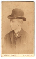 Photo G. West & Son, Southsea, Palmerston Road, Junger Herr Im Anzug Mit Krawatte  - Persone Anonimi