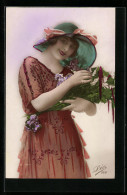 Foto-AK Leo, Paris Nr. 359: Dame Im Luftigen Kleid Mit Blumen  - Photographs