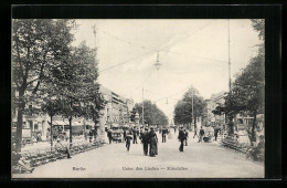 AK Berlin, Passanten Unter Den Linden  - Mitte