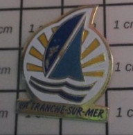 421 Pin's Pins / Beau Et Rare / BATEAUX / VOILE VOILIER LA TRANCHE SUR MER - Schiffahrt