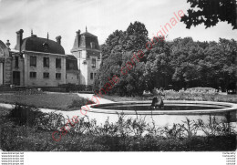 39.  LONS LE SAUNIER .  Fontaine Du Cygne . - Lons Le Saunier