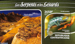 Central Africa 2015 Snakes And Lizards S/s, Mint NH, Nature - Reptiles - Snakes - Centraal-Afrikaanse Republiek