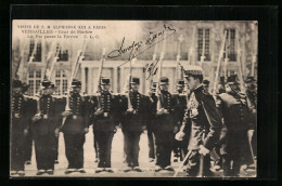 Postal Visite De SM Alphonse XIII. A Paris, Vesailles, Cour De Marbre  - Familles Royales