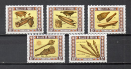WALLIS ET FUTUNA   N° 198 à 202    NEUFS SANS CHARNIERE COTE 14.00€    ARTISANAT   VOIR DESCRIPION - Unused Stamps