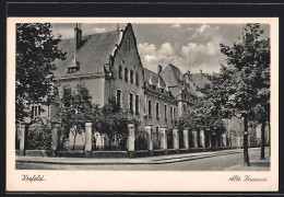 AK Krefeld, Alte Kaserne, Mit Strasse  - Krefeld