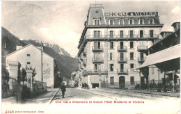 CPA Carte Postale France Chamonix  Une Rue Et Hotel Moderne Et Victoria 1904 VM80235 - Chamonix-Mont-Blanc