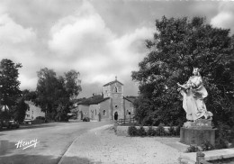 88 DOMREMY Maison église Et Statue De Jeanne D' ARC  N° 83 \MK3001 - Domremy La Pucelle