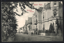 AK Essen-Ruhr, Brunnenstrasse Mit Passanten  - Essen