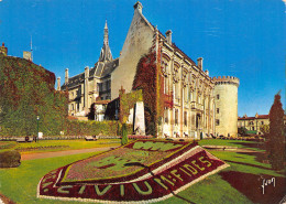 16  ANGOULEME L' écusson Fleuri De L'hotel De Ville    N° 39 \MK3003 - Angouleme