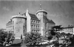 16  ANGOULEME L'hotel De Ville Chateau Des Comtes D'angoulème    N° 45 \MK3003 - Angouleme