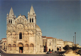 16  ANGOULEME   La Cathédrale St Pierre  N° 53 \MK3003 - Angouleme