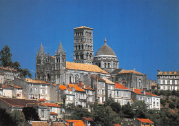 16  ANGOULEME  Vue Panoramique De La Cathédrale Dominant La Ville   N° 52 \MK3003 - Angouleme