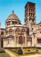 16  ANGOULEME   La Cathédrale St Pierre Jardin Abside Et Clocher   N° 57 \MK3003 - Angouleme