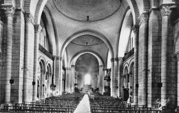 16  ANGOULEME   La Cathédrale Intérieur Romano Byzantin  N° 64 \MK3003 - Angouleme