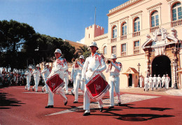 MONACO  Le Palais Relève De La Garde D'été  N° 115 \MK3006 - Palais Princier