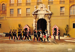 MONACO  Relève De La Garde  Princière Devant Le Palais édition S.E.C N° 118 \MK3006 - Prinselijk Paleis