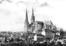 28  CHARTRES  Vue Sur La Cathédrale  édition Houvet  N° 119 \MK3007 - Chartres