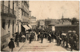 1.8.3 FRANCE NANTES, LES COMPAGNOS TRANSPORTANT, LEURS CHEFS D' OEUVRE A L' EXPOSITION 1904, POSTCARD (FOLD BOTTOM HALF) - Nantes