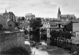 28  CHARTRES   Les Bords De L'Eure Et Les églises  N° 148 \MK3007 - Chartres