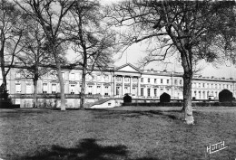 60 COMPIEGNE Le Palais Façade Du Coté Du Parc   N° 40 \MK3008 - Compiegne