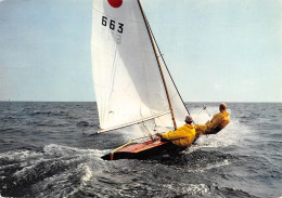 FIREBALL Au Près Voiliers Voile Bateau    N° 147 \MK3010 - Zeilen