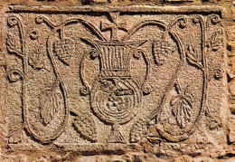 84 VAISON LA ROMAINE  Motif Sculpté Armoiries De La Ville Chapelle ST Quenin  N° 64 \MK3012 - Vaison La Romaine