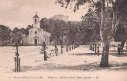 83 / PORQUEROLLES / PLACE DE L EGLISE ET FORT SAINTE AGATHE - Porquerolles