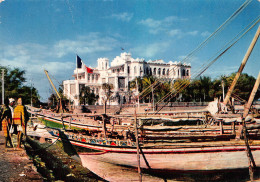 DJIBOUTI  Le Palais Du Gouvernementet Le Port Aux Boutres   N° 11 \MK3019 - Gibuti