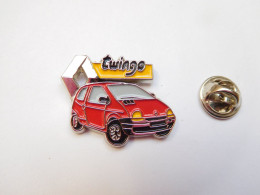 Beau Pin's En Relief , Auto Renault Twingo , Non Signé - Renault