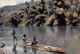 MADAGASCAR MOROMBE Pirogue De Bambou  N° 13 \MK3033 - Madagaskar