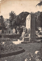 17 SAINTES Le Square Et Le Monument Aux Morts    N° 21 \MK3035 - Saintes