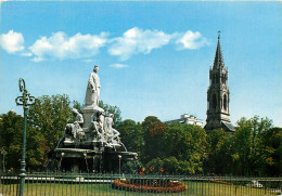 NIMES Fontaine PRADIER Dans Le Fond L Eglise Ste Perpetue 9(scan Recto-verso) MD2521 - Nîmes