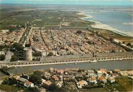 AIGUES MORTES Vue Aerienne De La Cite Dans Le Fond Les Marais Salants 5(scan Recto-verso) MD2534 - Aigues-Mortes