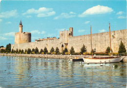 AIGUES MORTES La Tour De Constance Et Remparts Cote Ouest Vus Du Chenal Maritime 20(scan Recto-verso) MD2544 - Aigues-Mortes