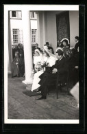 AK Brautpaar Fürst Franz Josef II. Und Fürstin Gina Von Liechtenstein Betrachten Schauspiel Bei Ihrer Hochzeit 1943  - Liechtenstein