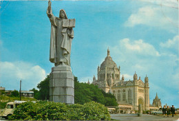 LISIEUX Statue De Sainte Therese De L Enfant Jesus Et La Basilique 7(scan Recto-verso) MD2585 - Lisieux