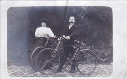 Carte Photo - Cyclisme - Madame Et Monsieur  En Pose Avec Leur Velo  - Other & Unclassified