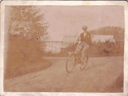 Photo Originale Collée Sur Carton - Homme Sur Son  Vélo  - Radsport