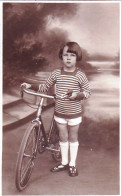 Carte Photo - Cyclisme - Hector , Jeune Garcon Posant Avec Son Velo Chez Le Photographe - Other & Unclassified
