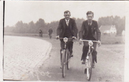 Carte Photo - Cyclisme -  2 Hommes En Balade Sur Leur Velo 1937/1938 - Sonstige & Ohne Zuordnung