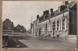 CPSM 45 - SAINT AIGNAN LE JAILLARD - Le Bourg - TB PLAN Route CENTRE VILLAGE Façades Maisons Petite Animation - Other & Unclassified