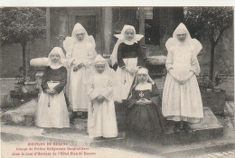 ***  21 *** BEAUNE  Hospices De Beaune Groupe De Petites Religieuses Dans La Cour D'honneur Neuve TTBE  - Beaune