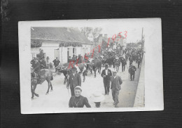 CARTE PHOTO MANIFESTATION PERSONNAGES UN A CHEVAL ATTELAGES UN CHAR DE BOUEF FÊTE À MAINE ET LOIRE 49 VILLAGE ? : - Demonstrations