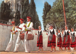 BIARRITZ Folklore Basque Défilé De Danseuses   30 (scan Recto Verso)ME2643BIS - Biarritz