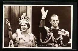 Pc Queen And Duke Wave From The Balcony  - Familias Reales