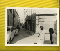 Photo  Narbonne Rue Droite   Voiture  2 Cv Et 4 L   ... 9 X 12.5 Cm - Automobile