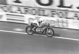 PILOTE WALTER VILLA SUR HARLEY DAVIDSON 250  CC VAINQUEUR  GRAND PRIX DE FRANCE MOTO 1976 AU MANS PHOTO DE PRESSE  17X12 - Sport