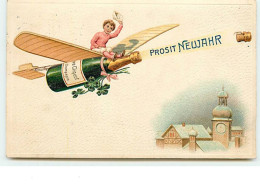 N°13891 - Carte Gaufrée - Prosit Neujahr - Enfant à Califourchon Sur Une Bouteille De Champagne En Avion - Nouvel An