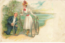 N°23847 - Fantaisie - Couple, L'homme Regonflant Un Pneu De Vélo - Sonstige & Ohne Zuordnung